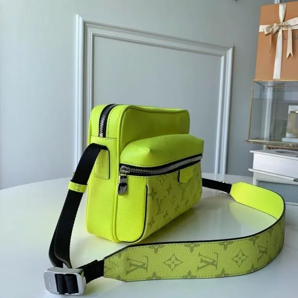 Men&#8217;s Outdoor Messenger Bag M43845 Neon Green 2018