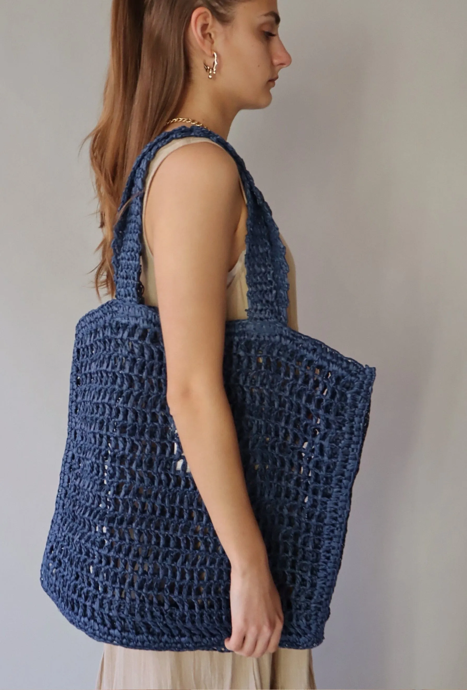 NAVY WOVEN BEACH BAG